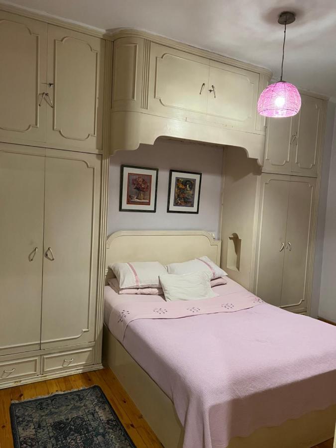 Very Comfortable And Cozy Apartment